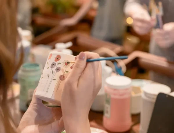 Atelier décoration de mugs en céramique – Laissez parler votre créativité ! Le 21 octobre